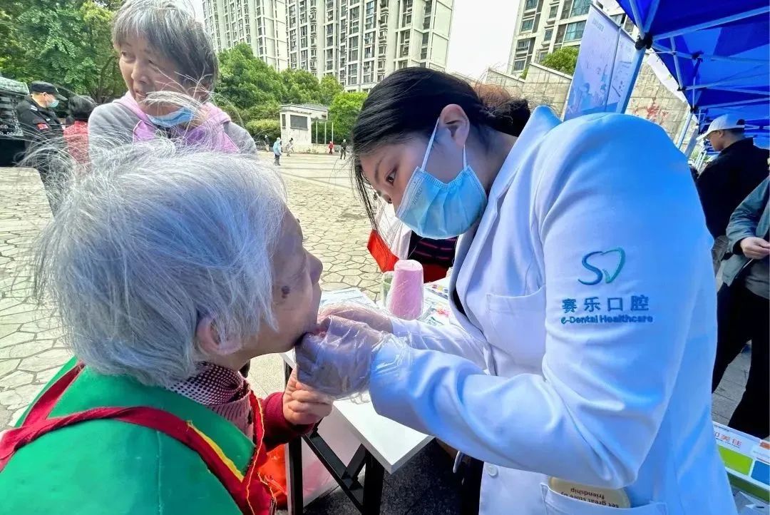 便民服务零距离，首场“红活集市”开市！