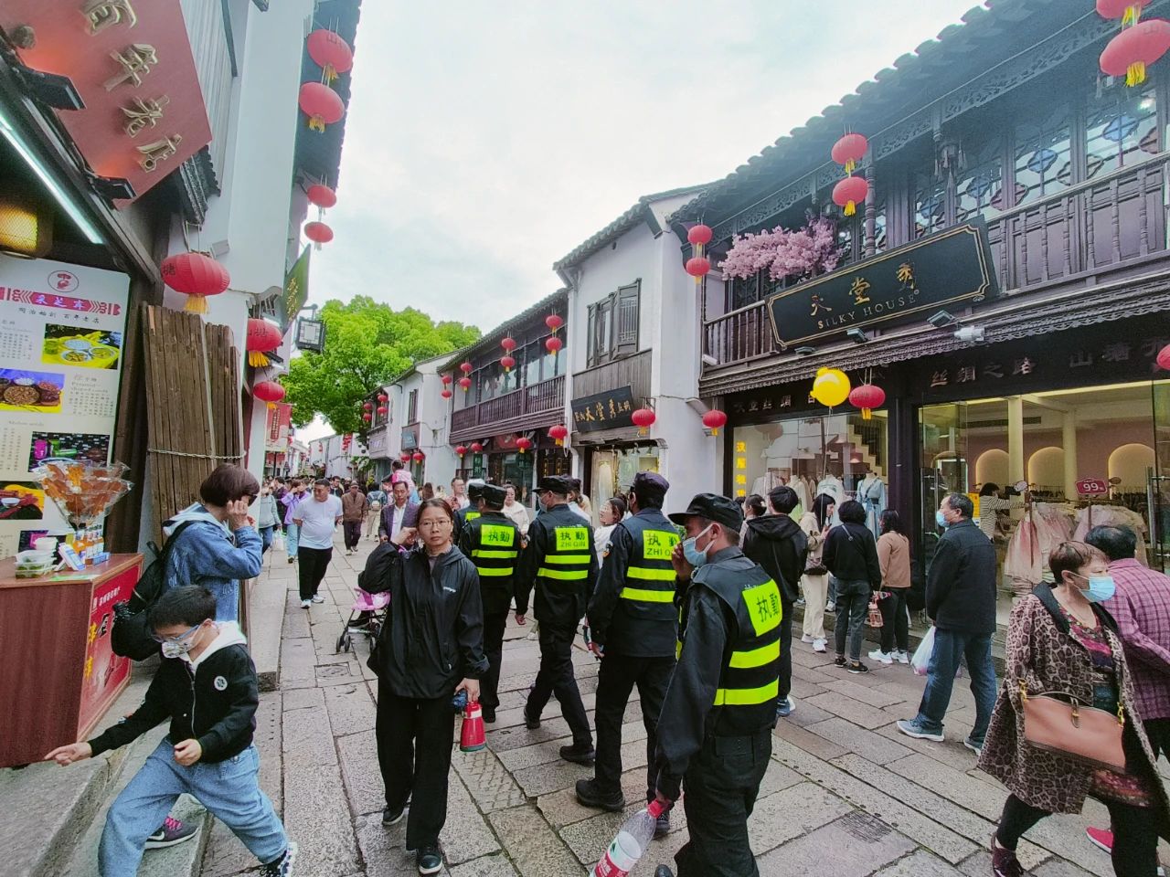 劳动节我在岗，为民服务不打烊