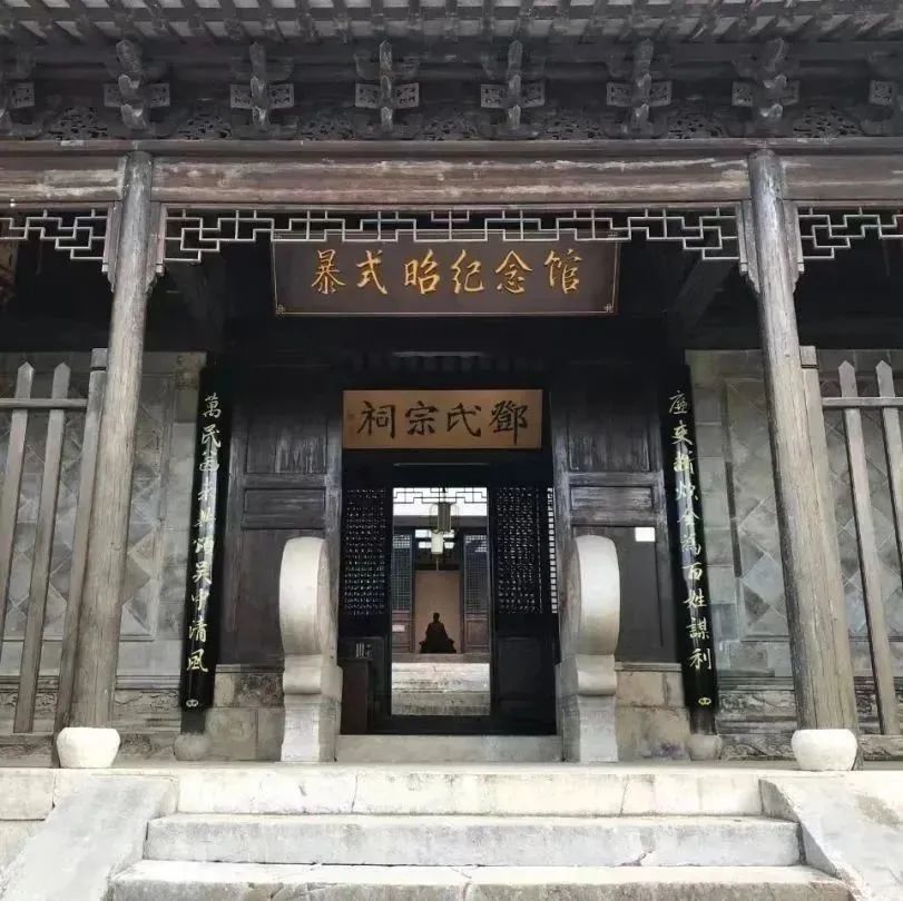 凝心聚力跟党走，巾帼建功绽芳华